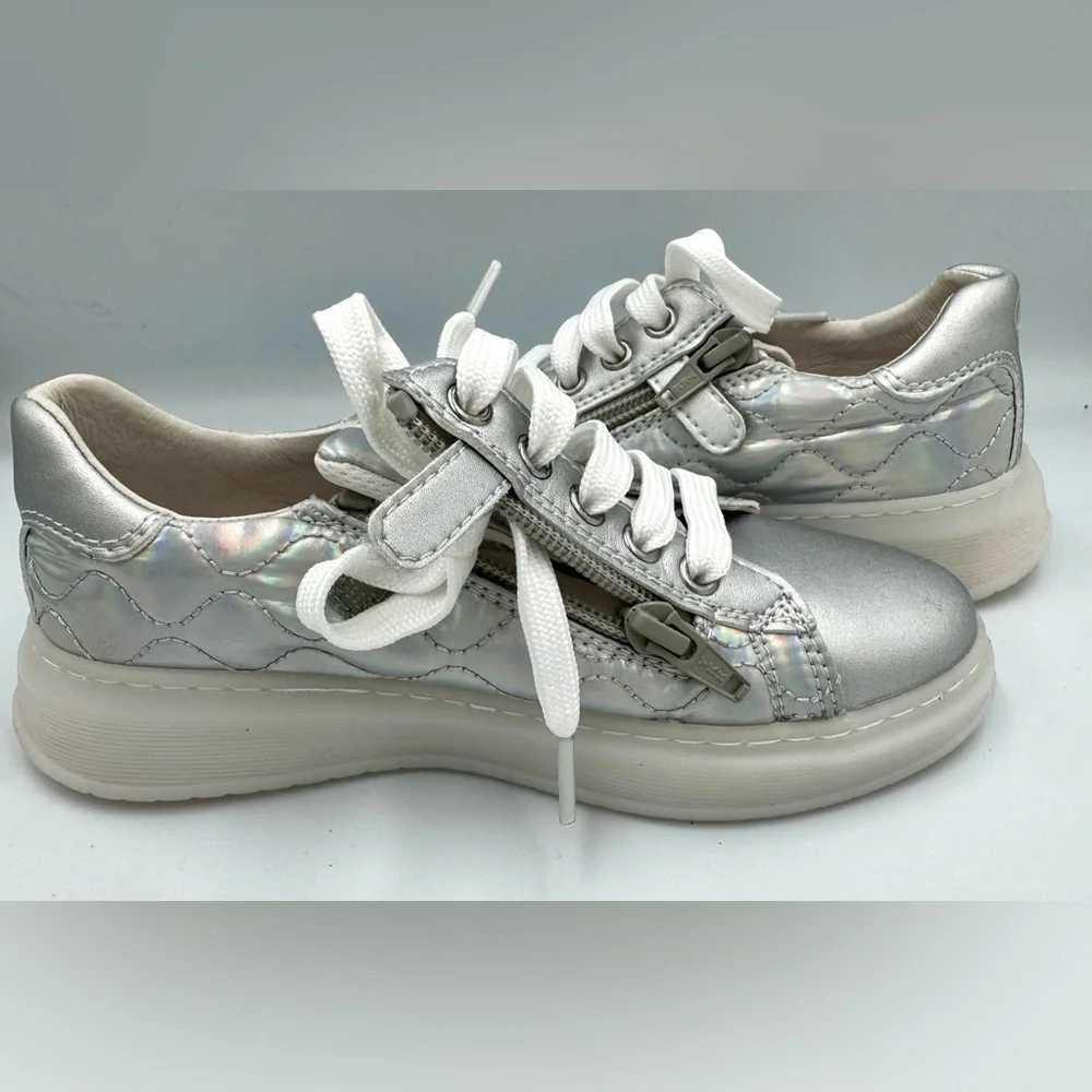 Naturino NWT Sz 11 “Nixom” Silver Quilted Sneakers With Side Zip